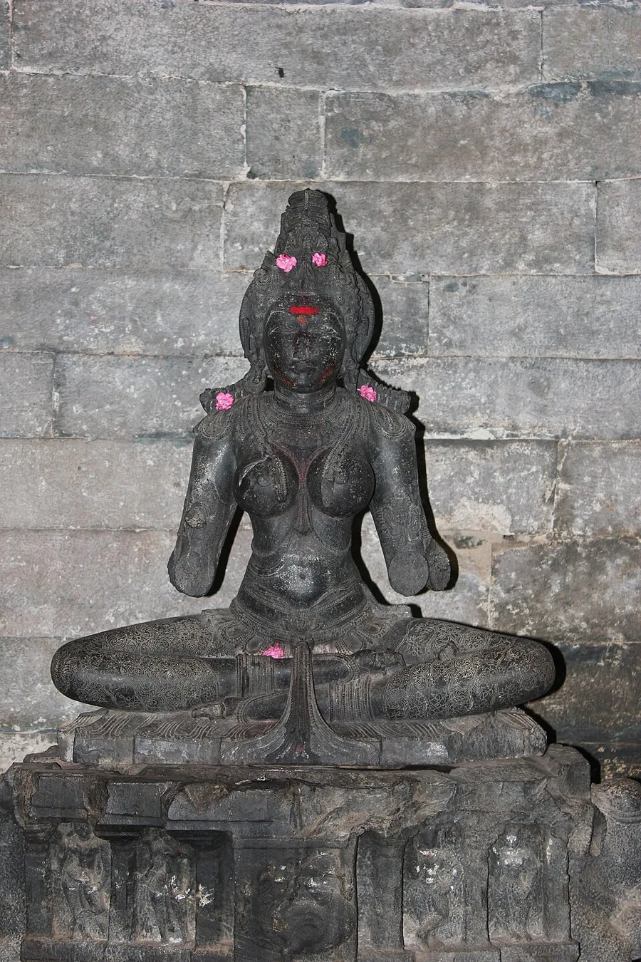 देवी सरस्वती की मूर्ति